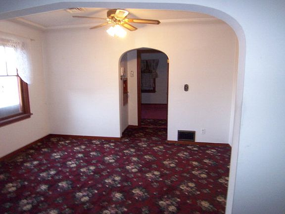 4th image of 819 N 9th Ave