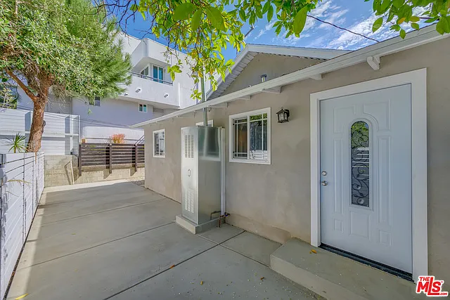 1127 N Formosa Ave — Photo 30