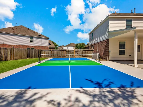 1722 Sun Point Ct, Humble, TX 77396