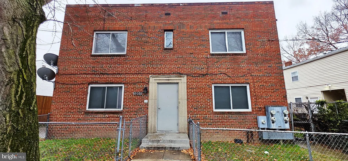 Building Photo - 3207 11th Pl SE #4