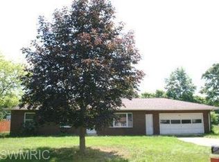 2863 E Algonquin Dr, Benton Harbor, MI 49022