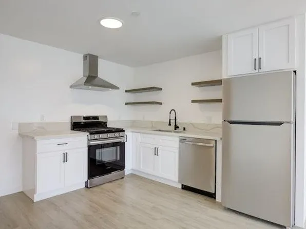 The Fenix, 7070 Franklin Ave #111, Los Angeles, CA 90028