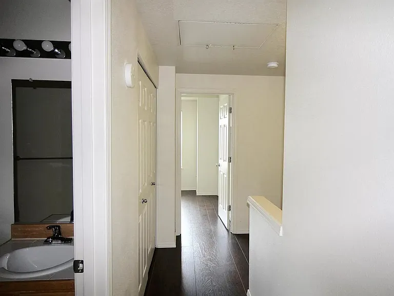 8654 NE Hyde Park Ln — Photo 17