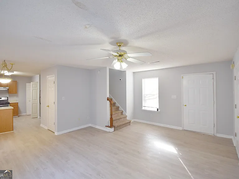 147 S Fairfield Dr — Photo 5