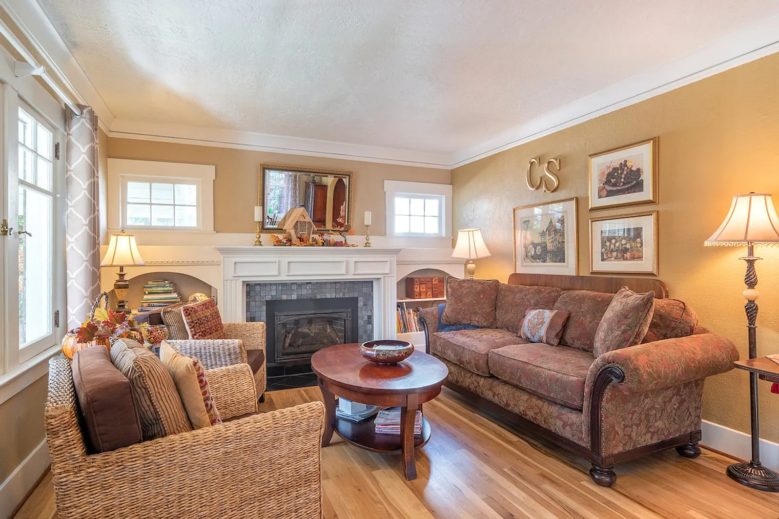 2 bed, 1.0 bath, 2325 sqft, $3,155 — Photo 1