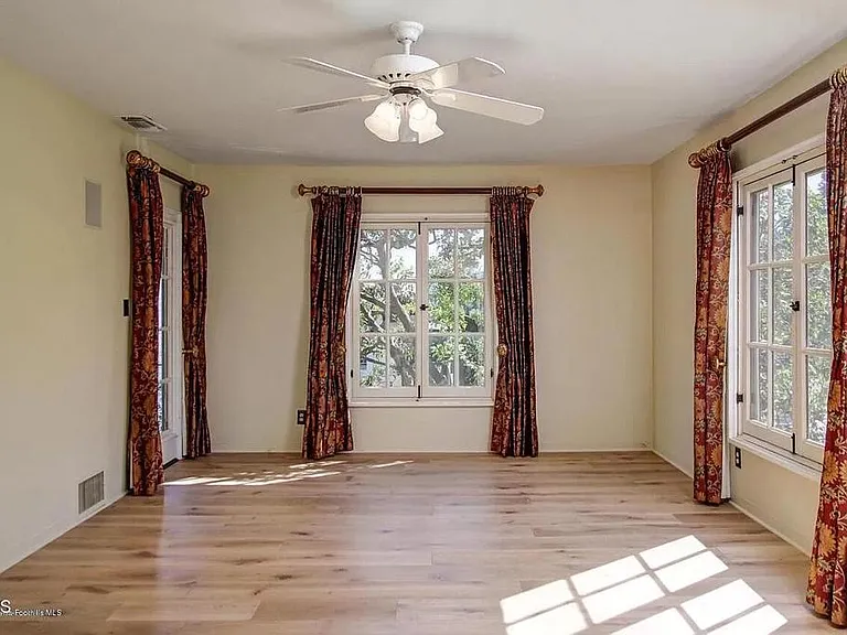 1064 Linda Vista Ave — Photo 14