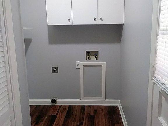4th image of 4605 Doris Cir S