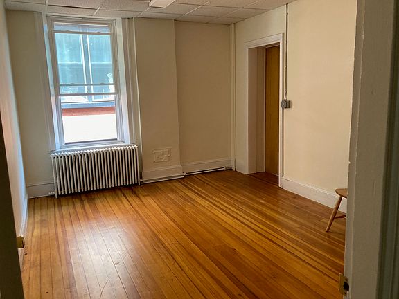 3rd image of 33 Market St APT 2
