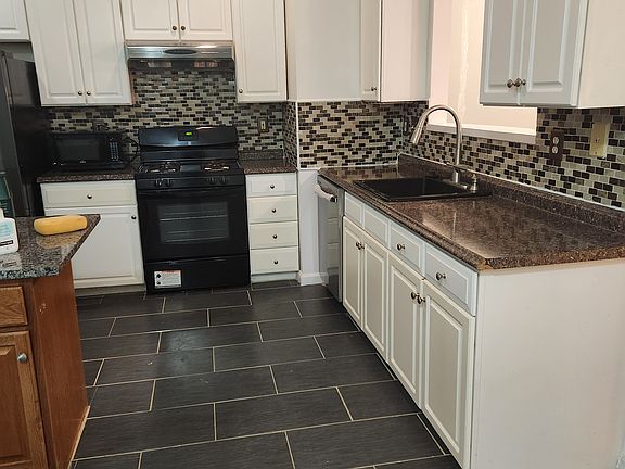 4th image of 8103 Old Pohick Ct