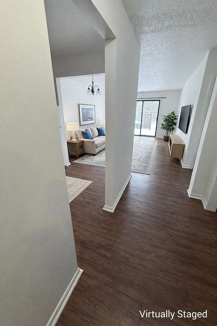 ELWOOD ARMS APARTMENTS — Photo 1