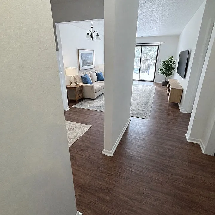 ELWOOD ARMS APARTMENTS