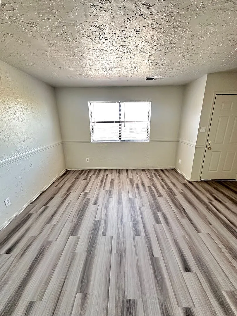 3504 Tulane Dr Ne — Photo 2