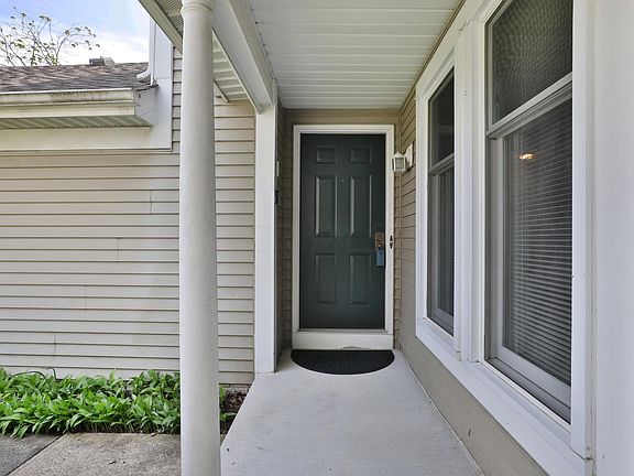 4th image of 3765 Baybridge Ln #3