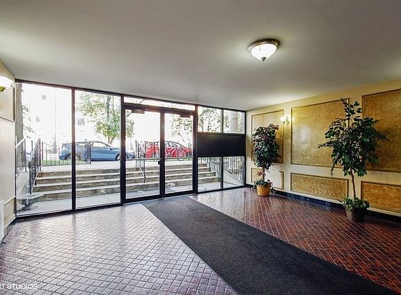 2nd image of 3825 N Pine Grove Ave APT 404