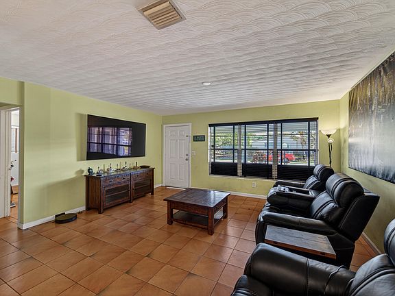 4th image of 1211 NE 35th Street