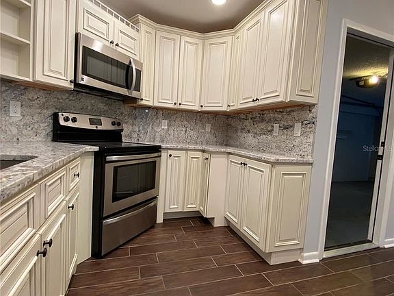 3rd image of 1995 Georgia Cir S