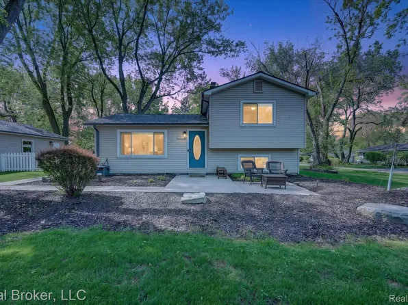 6551 Duffield St, West Bloomfield, MI 48324