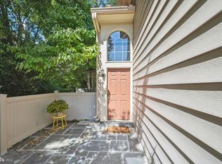 5723 Balsam Grove Ct, Rockville, MD 20852