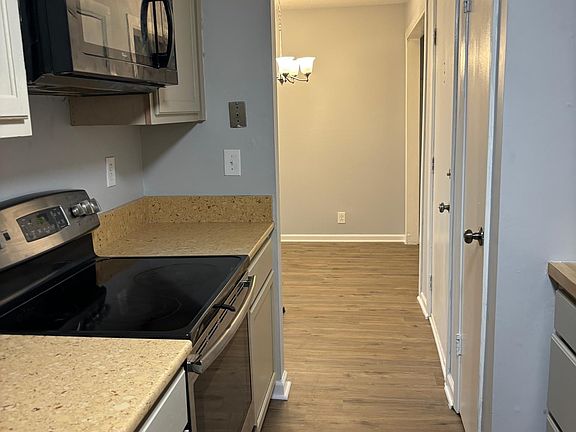 4th image of 1859 Poplar Woods Cir W