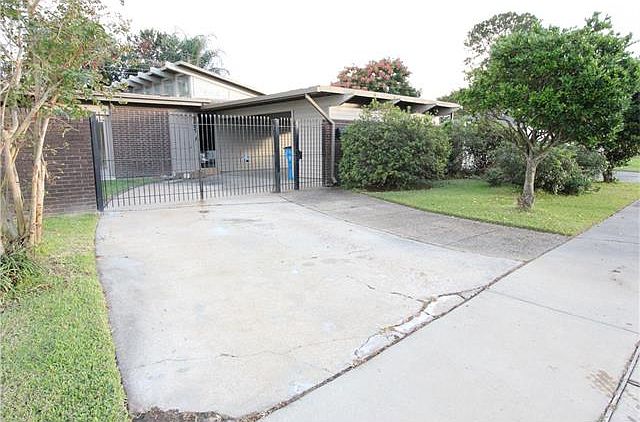 1st image of 2521 Charles Dr