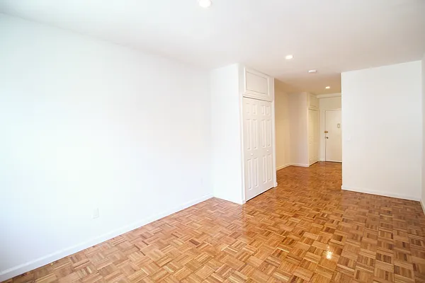 Rented by City Connections Realty | media 3