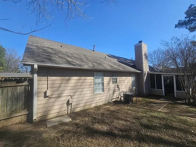3 bed, 2.0 bath, 1507 sqft, $2,100 — Photo 3