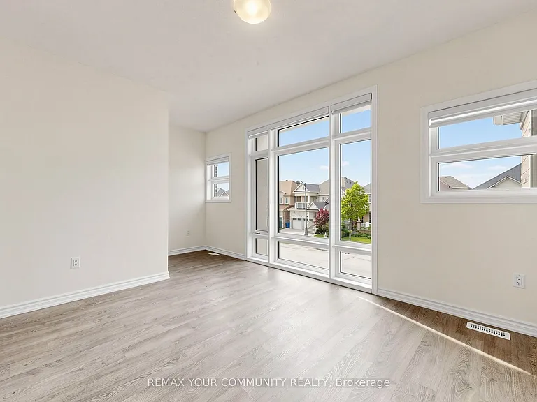 105 Halldorson Ave — Photo 25
