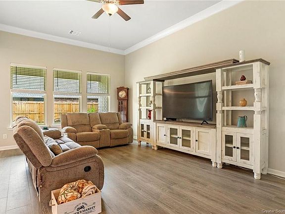 2nd image of 4419 Lake Crest Dr