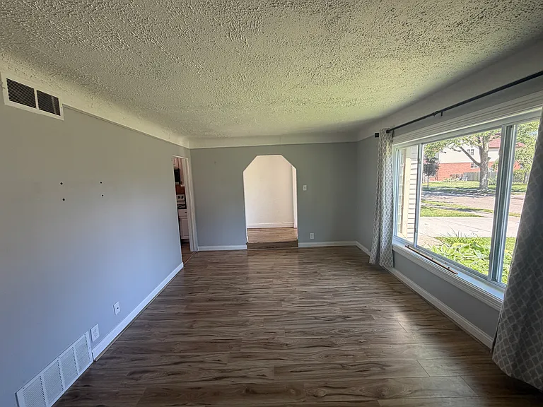 23734 Deziel St — Photo 13