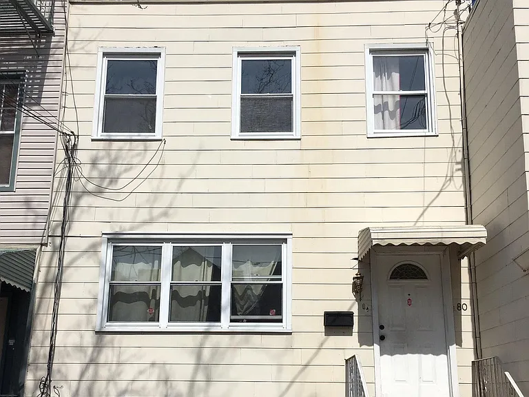 80 Thorne St #1 — Photo 1
