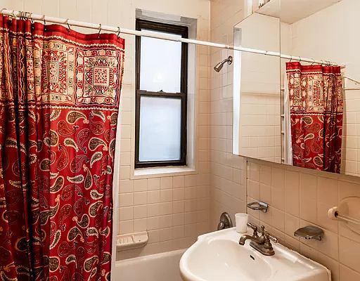 3rd image of 30 E 9th St APT 5N