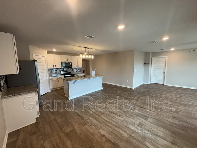 5583 Guinevere Ln — Photo 6