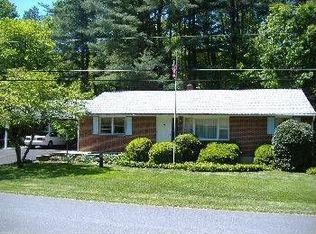 1030 Woodland Dr, Pottsville, PA 17901