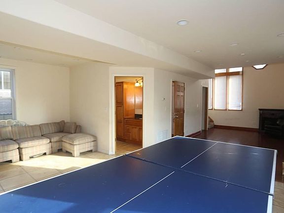4th image of 2458 N Clybourn Ave