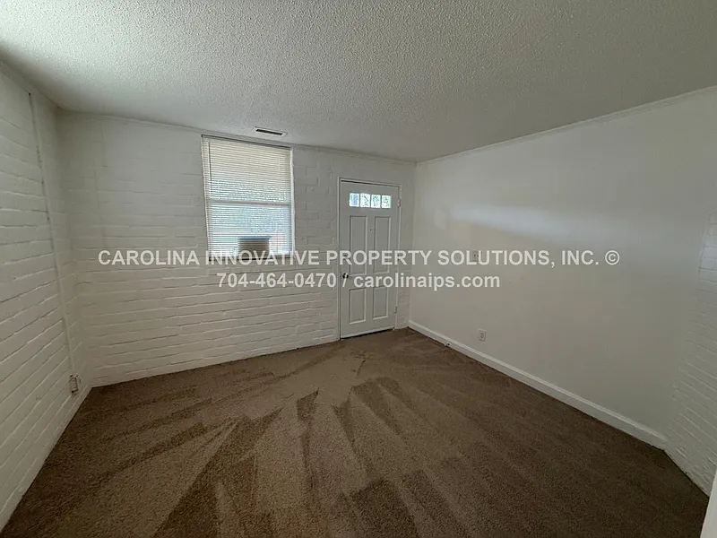 2 bed, 1.0 bath, $995 — Photo 2