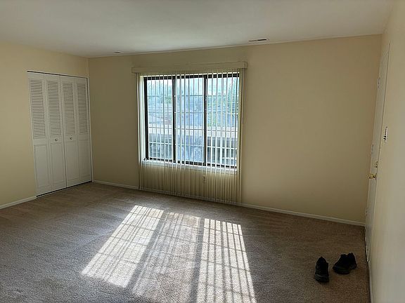 3rd image of 22855 Grove St