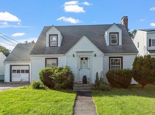 2 Arnold Rd, Worcester, MA 01607