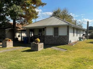 1204 Espy St, Benton, IL 62812