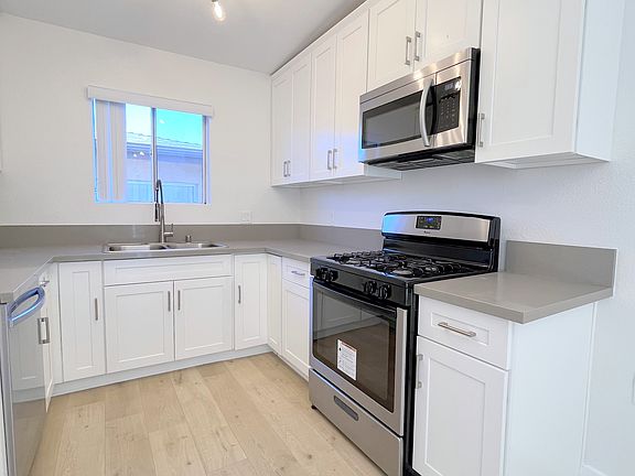 3rd image of 4540 Hazeltine Ave APT 23