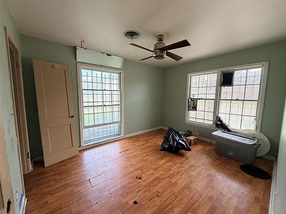 5th image of 4044 Stanley Ave
