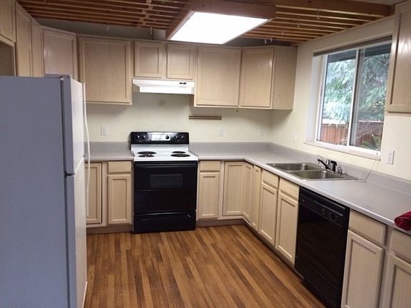 3rd image of 110 E Lynwood Dr