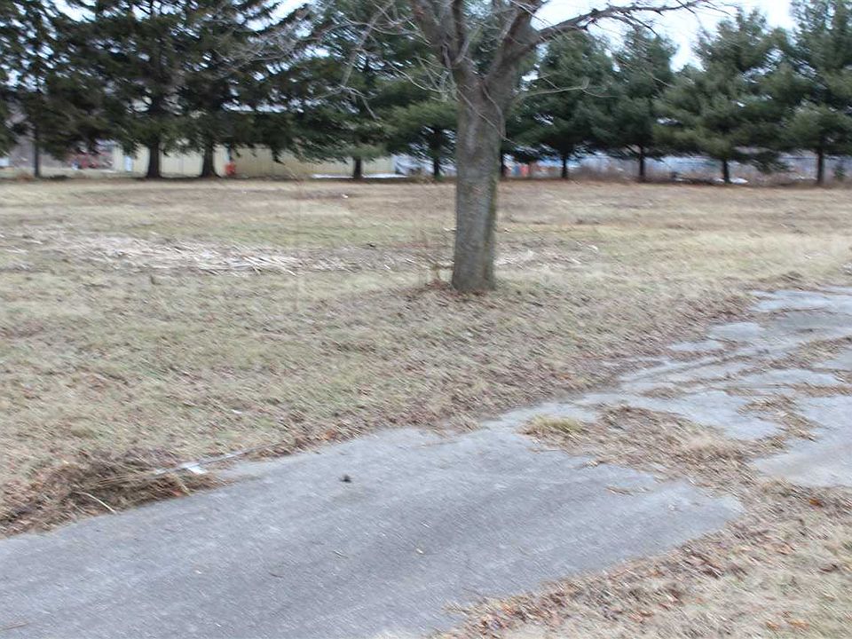 2nd image of 16813 Douglas Rd