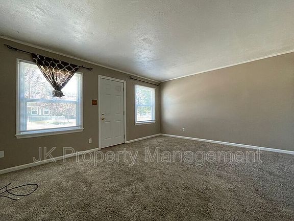 2nd image of 208 9th St N