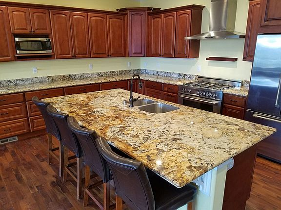 Large modern kitchen, all dishes and appliances, new wood fl