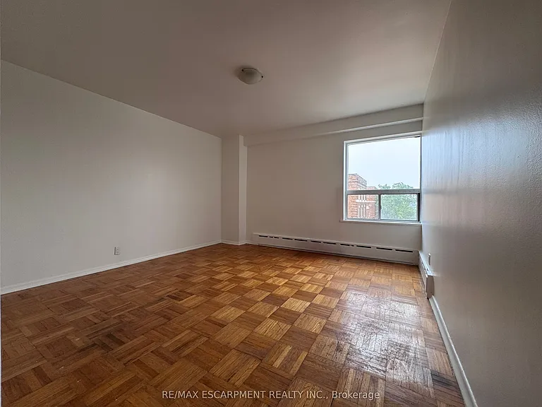 325A James St S #405 — Photo 5