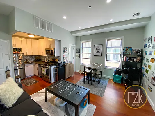 Rented by Realty 2000 Corp | media 43