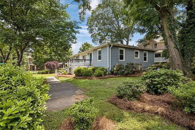 1130 Medlin St SE — Photo 2