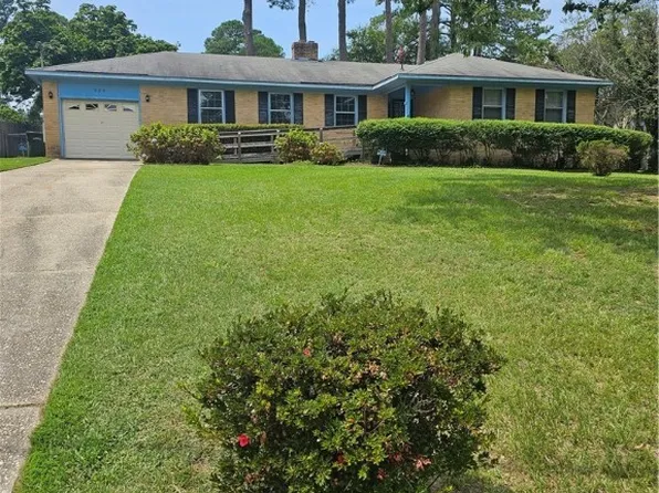 809 Dandridge Dr, Fayetteville, NC 28303