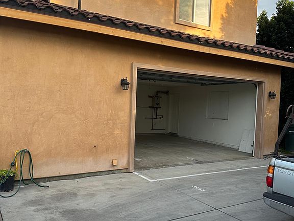 3rd image of 3988 Eunice Ave