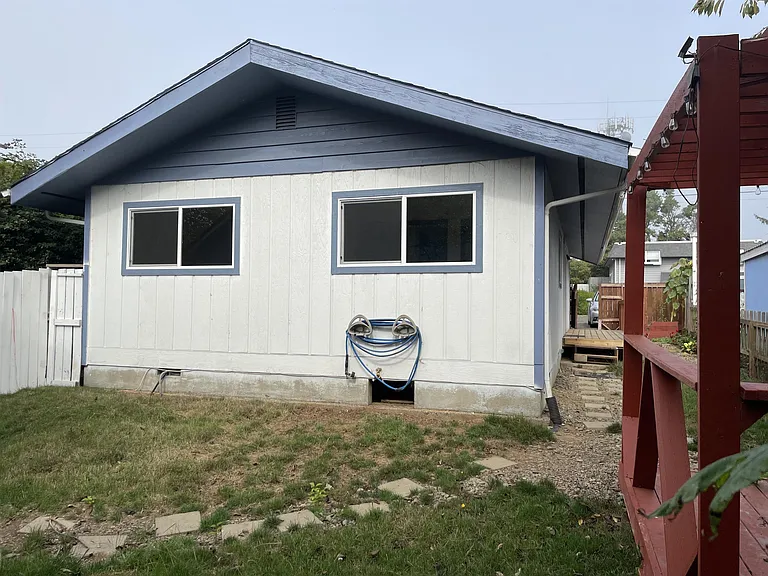 219 NW 20th St — Photo 3